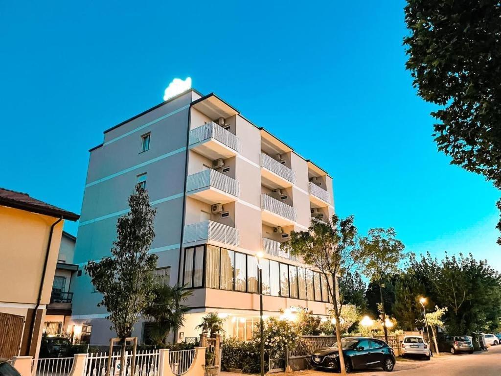 Sara*** Hotel 3*