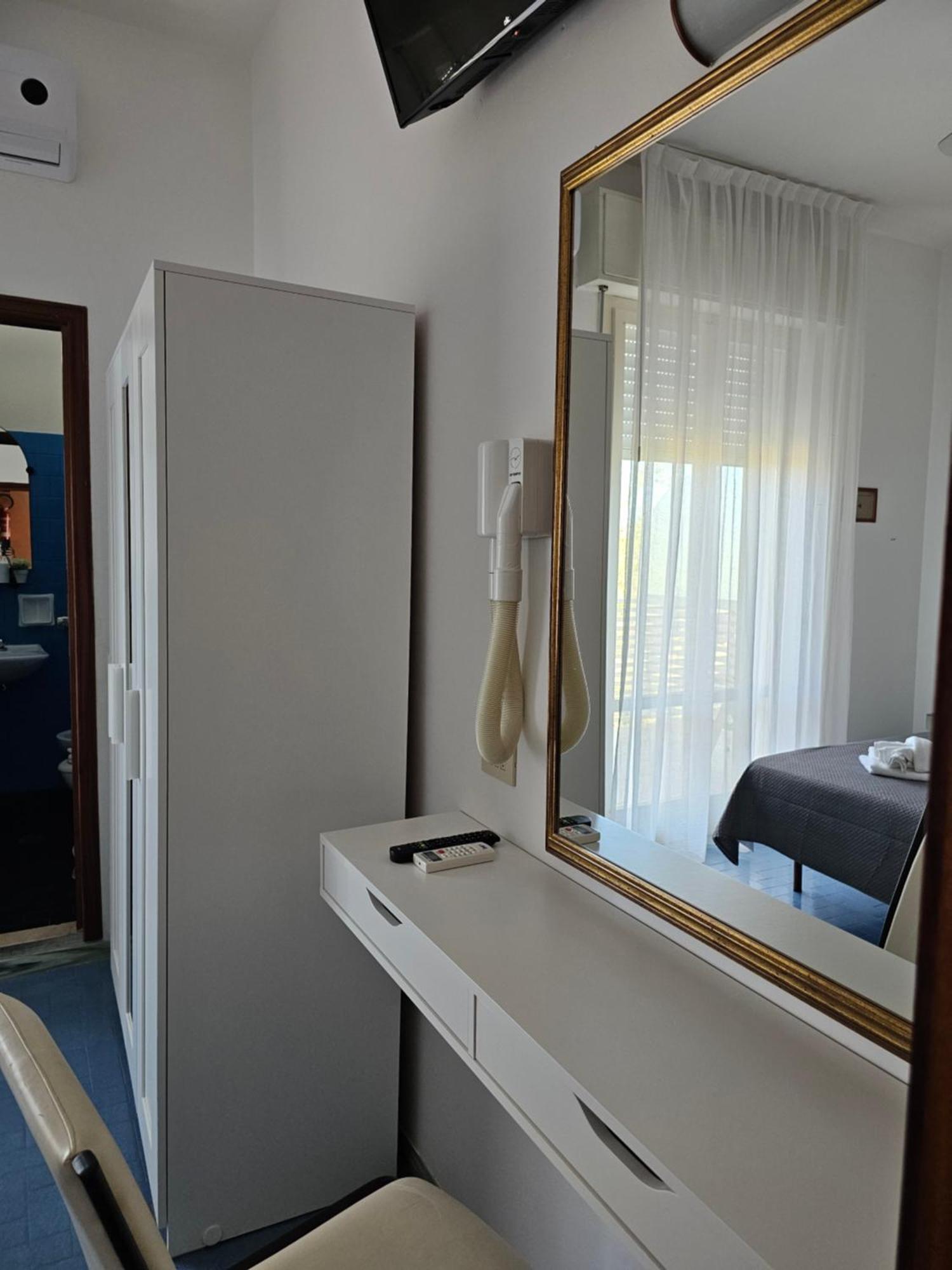 Sara*** Hotel